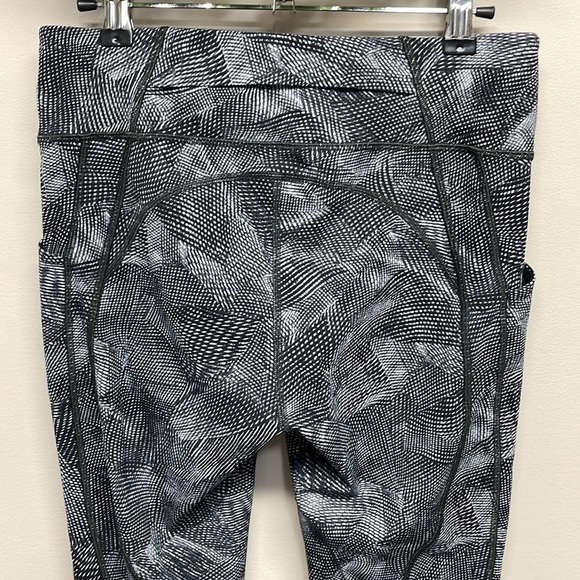 Lululemon Time To Sweat Crop Free Spirit Alpine White Black 8 - Picture 5 of 16